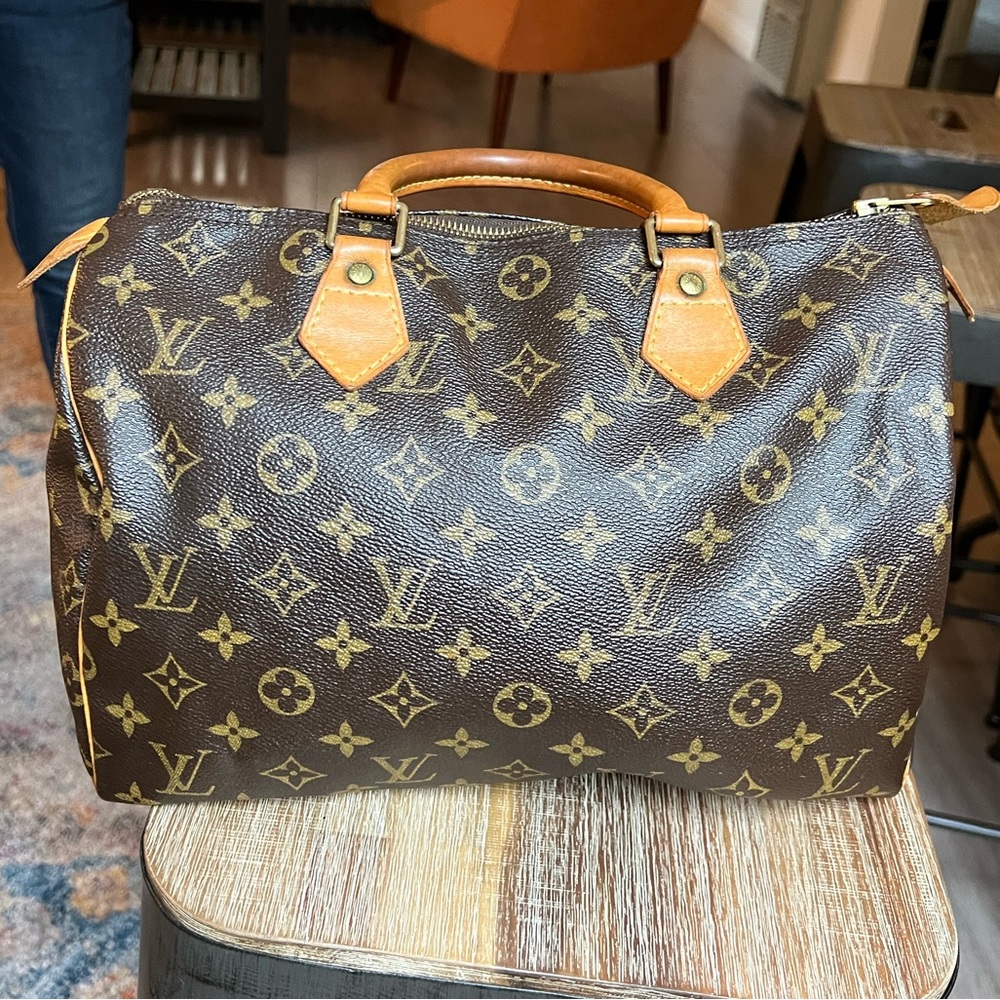 Louis Vuitton monogram speedy bag